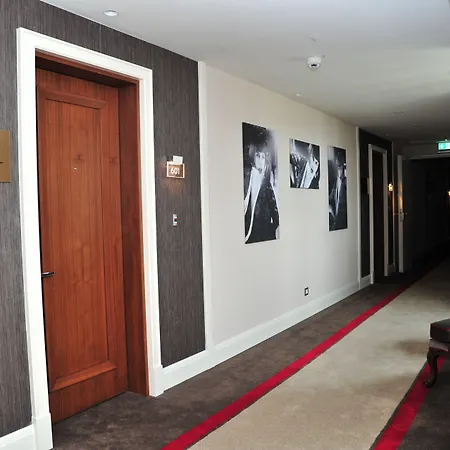 فندق Titanic Gendarmenmarkt 5*