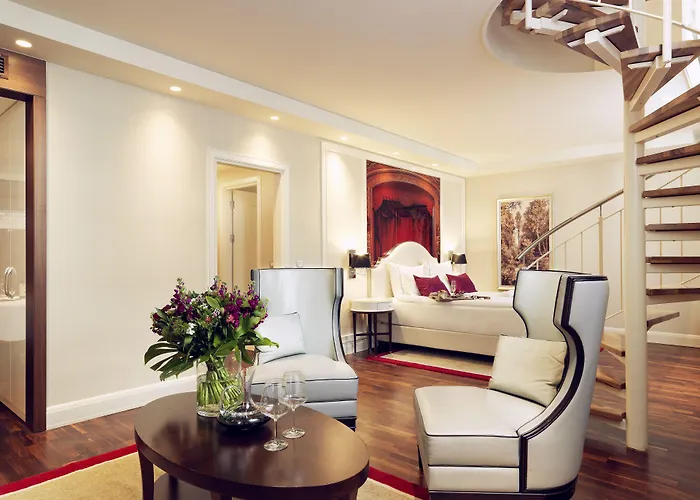 Titanic Gendarmenmarkt Hotell 5*