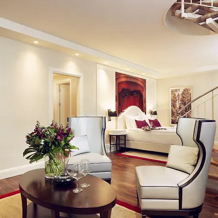 Titanic Gendarmenmarkt Hotel 5*