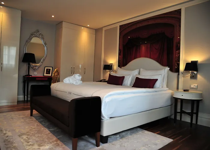 فندق Titanic Gendarmenmarkt 5*