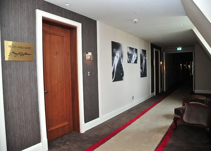 فندق Titanic Gendarmenmarkt 5*